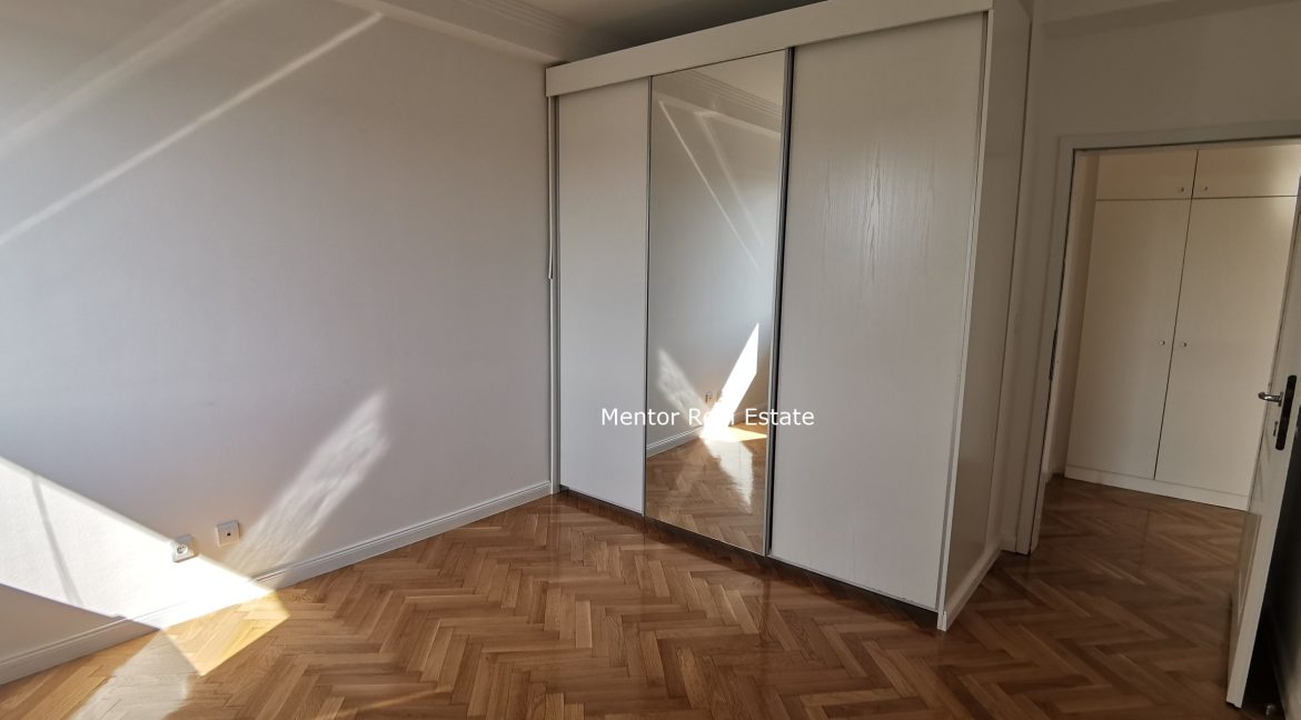 6BE18214-64EE-4FD7-BAB3-90052C0D4E12