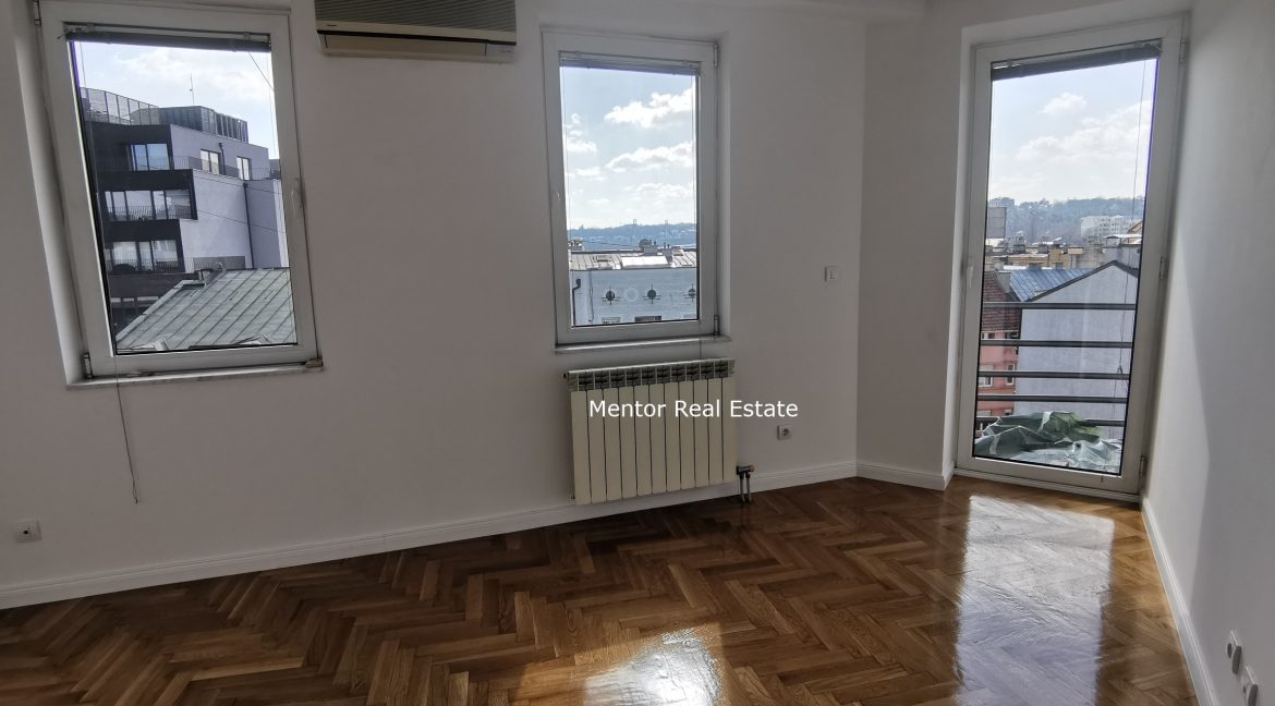 8A340C0F-B375-4949-B23B-AF0041BF1153