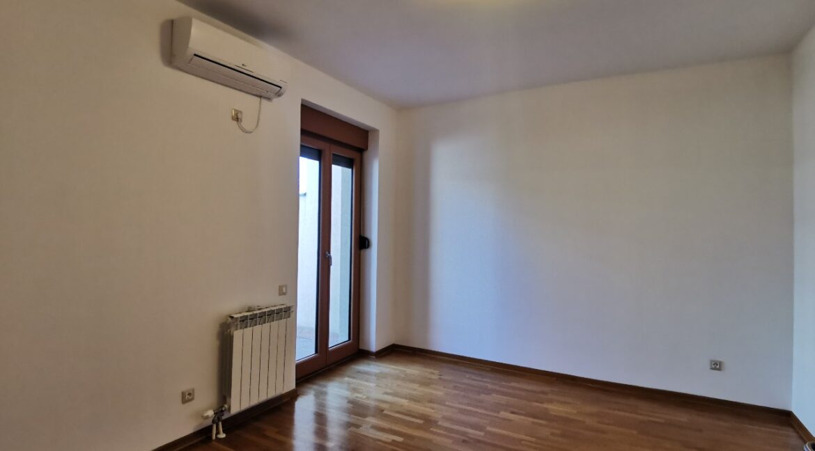 Dedinje 160sqm apartment with garden for rent (31)