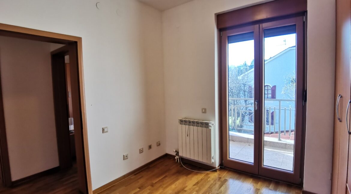 Dedinje 160sqm apartment with garden for rent (33)