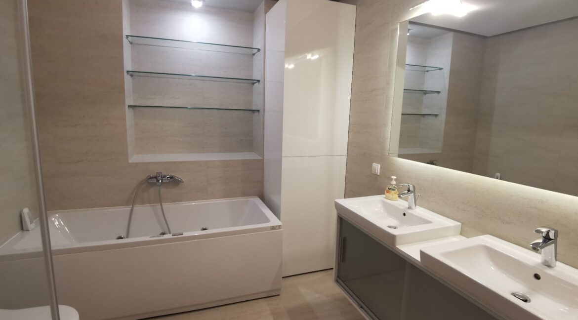 17DB9C1B-E7B6-4619-9D26-DE2FFD607A21