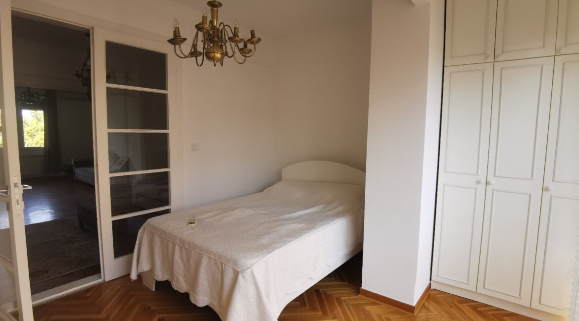 4E2A1328-6298-4CA0-95AE-8566A06BD120