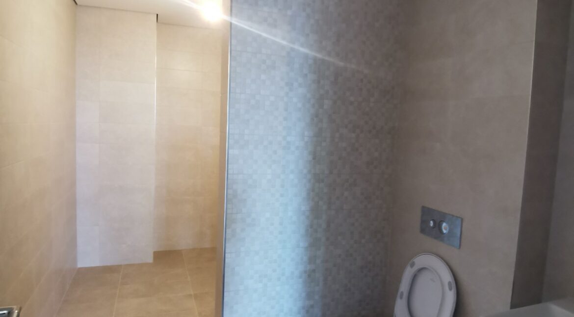 5562306F-E452-41F7-A9B8-7201190A041B