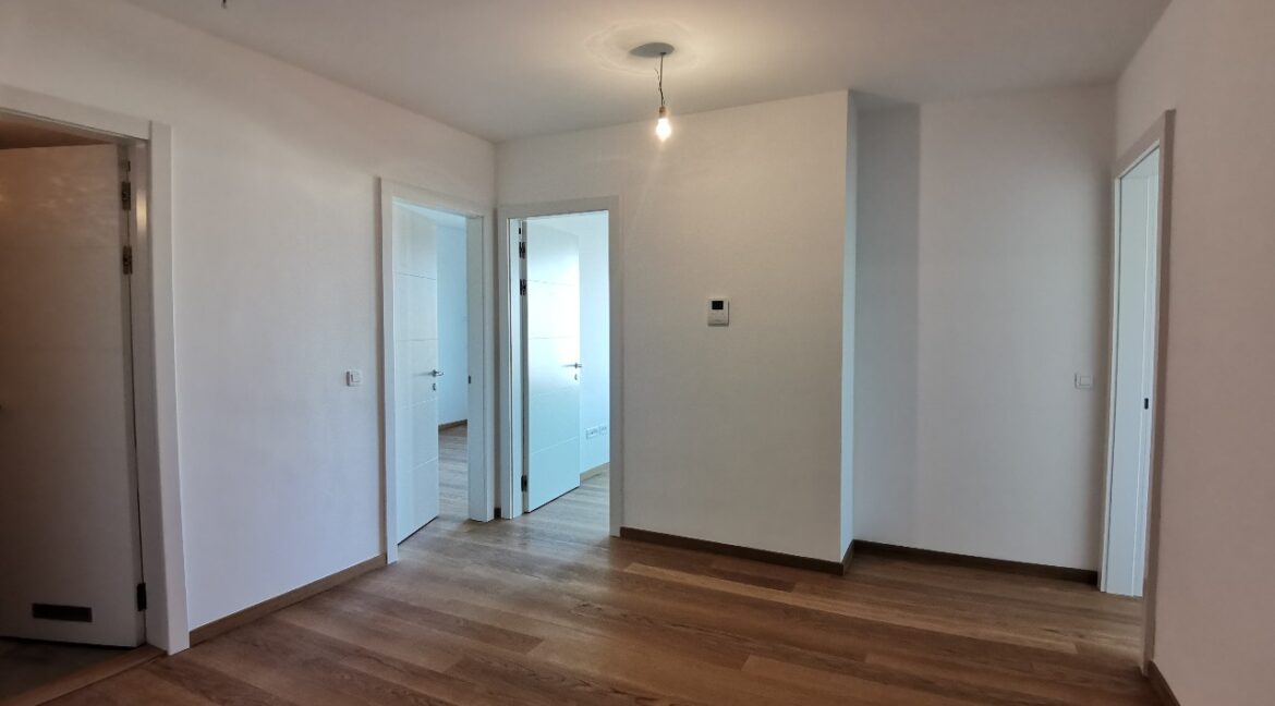 5C169AD3-F959-4412-A1C6-3BF40031E396