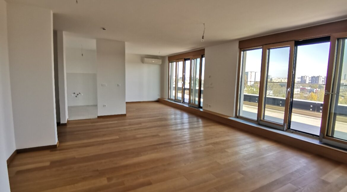 9E267FC1-F3FC-4816-858D-292269B8DCCC