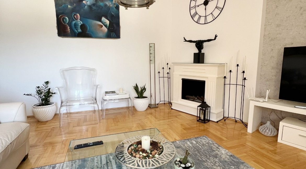 324f7832-3543-403e-a274-df8217b2a20d