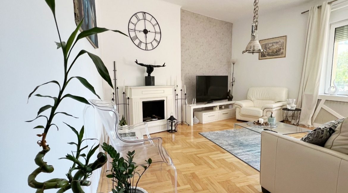 5d5c4fef-45cc-4541-a3d8-d07ab3e24ee2